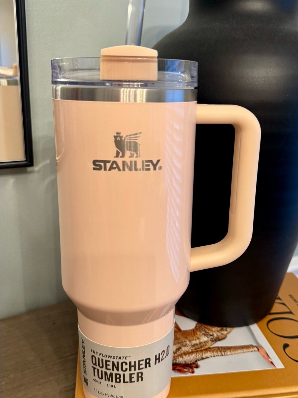 Stanley Quencher H2.0 Tumbler - glazed donut Pink